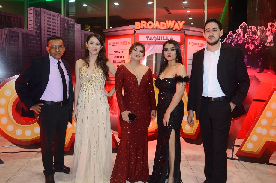 El glamur de Broadway engalanó la fiesta navideña de UTH y su corporativo de financieras