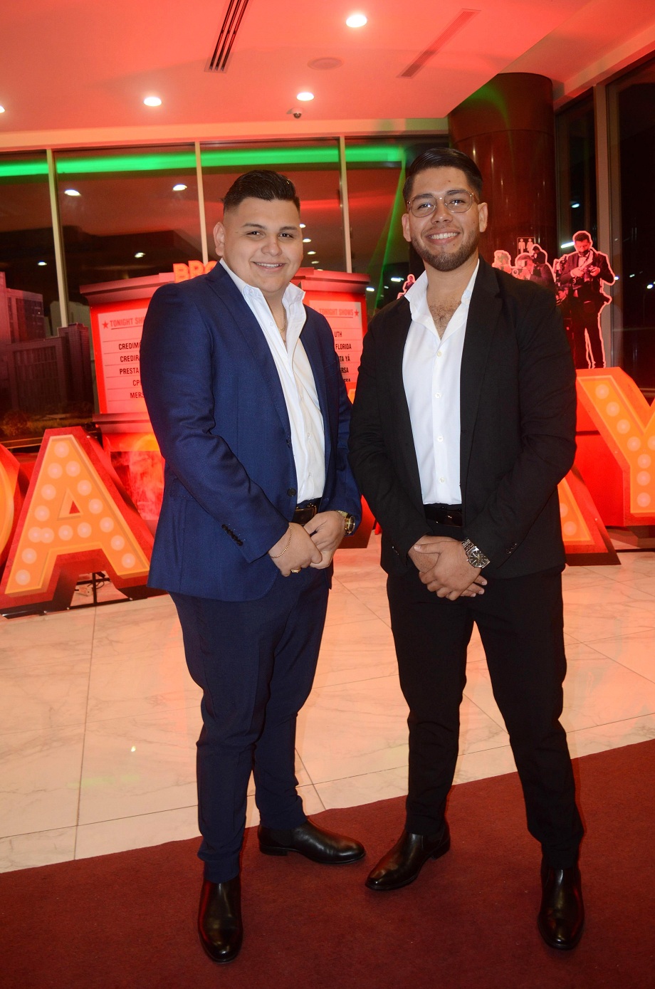 El glamur de Broadway engalanó la fiesta navideña de UTH y su corporativo de financieras