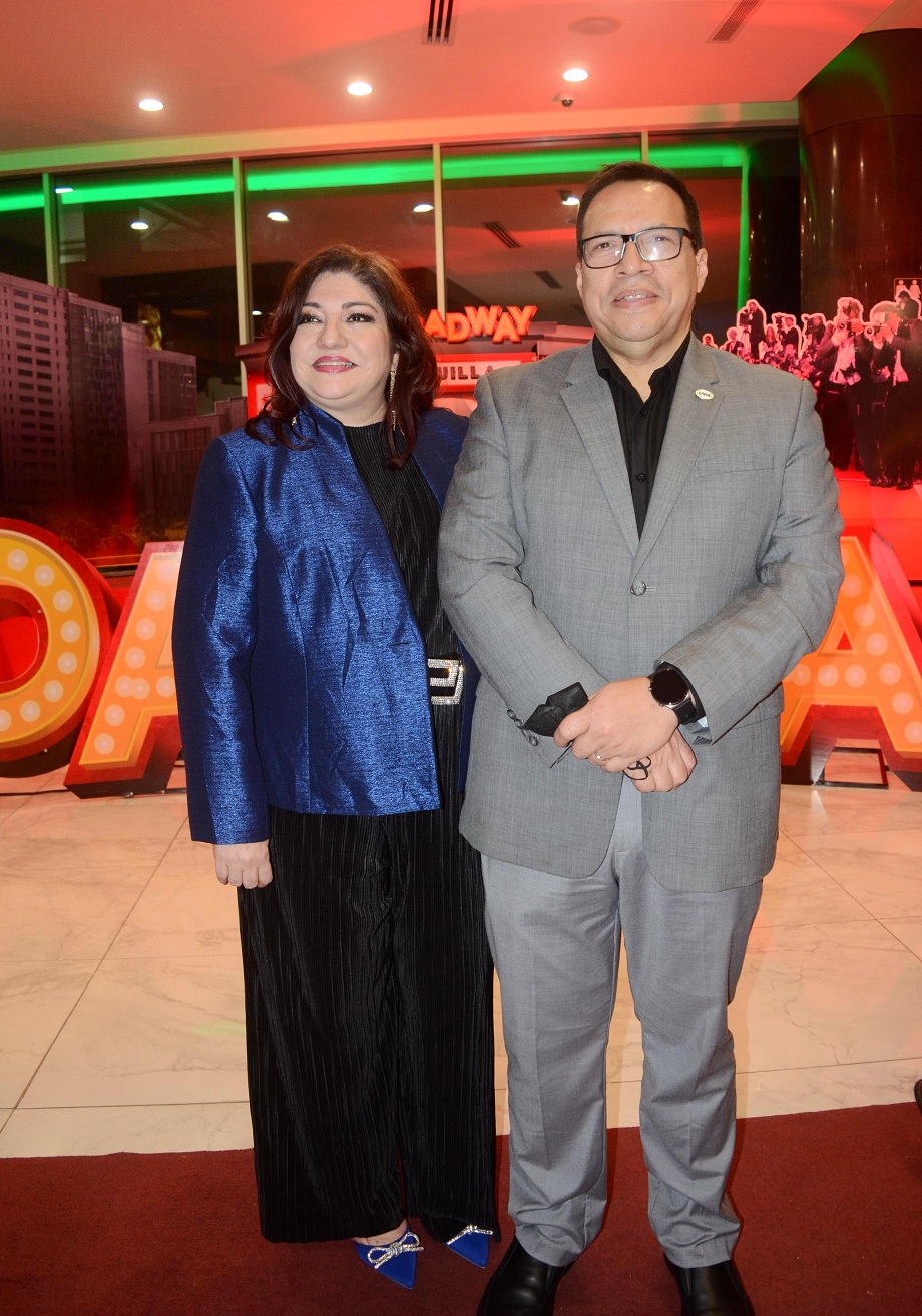 El glamur de Broadway engalanó la fiesta navideña de UTH y su corporativo de financieras