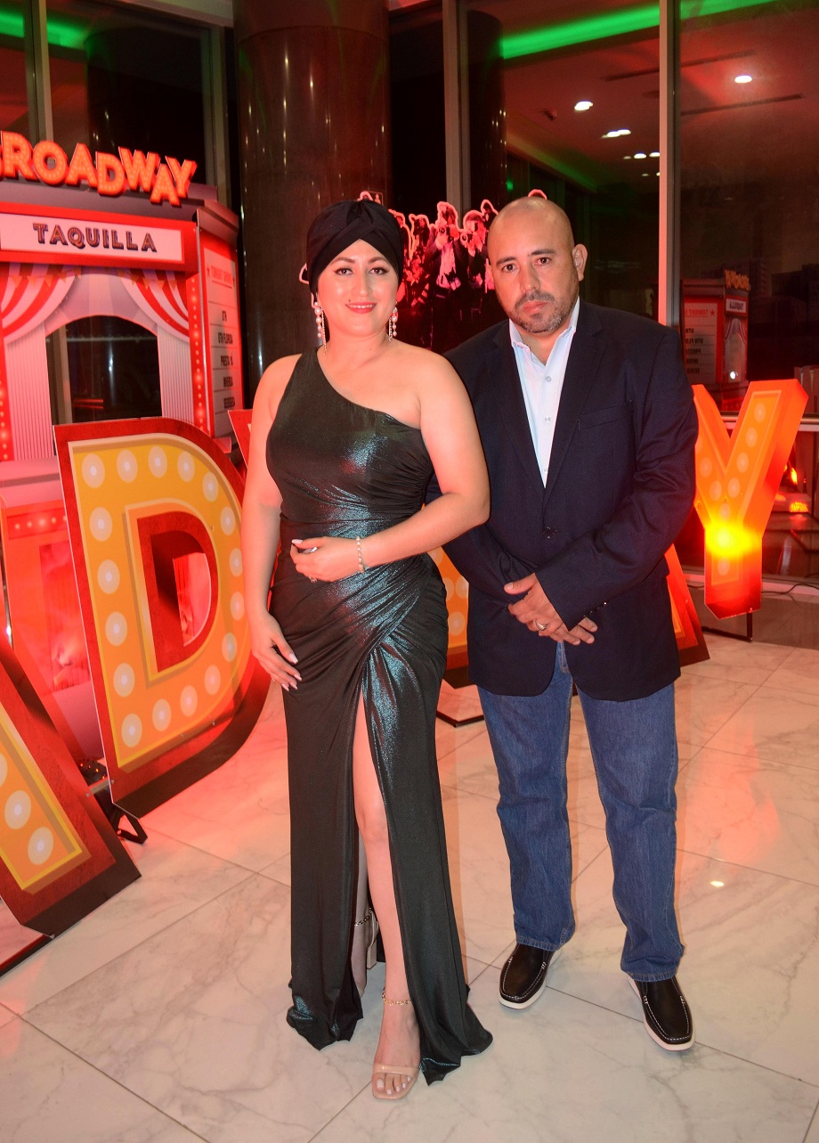 El glamur de Broadway engalanó la fiesta navideña de UTH y su corporativo de financieras