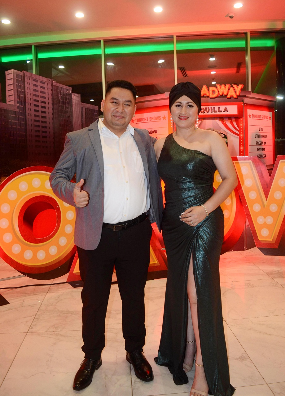 El glamur de Broadway engalanó la fiesta navideña de UTH y su corporativo de financieras