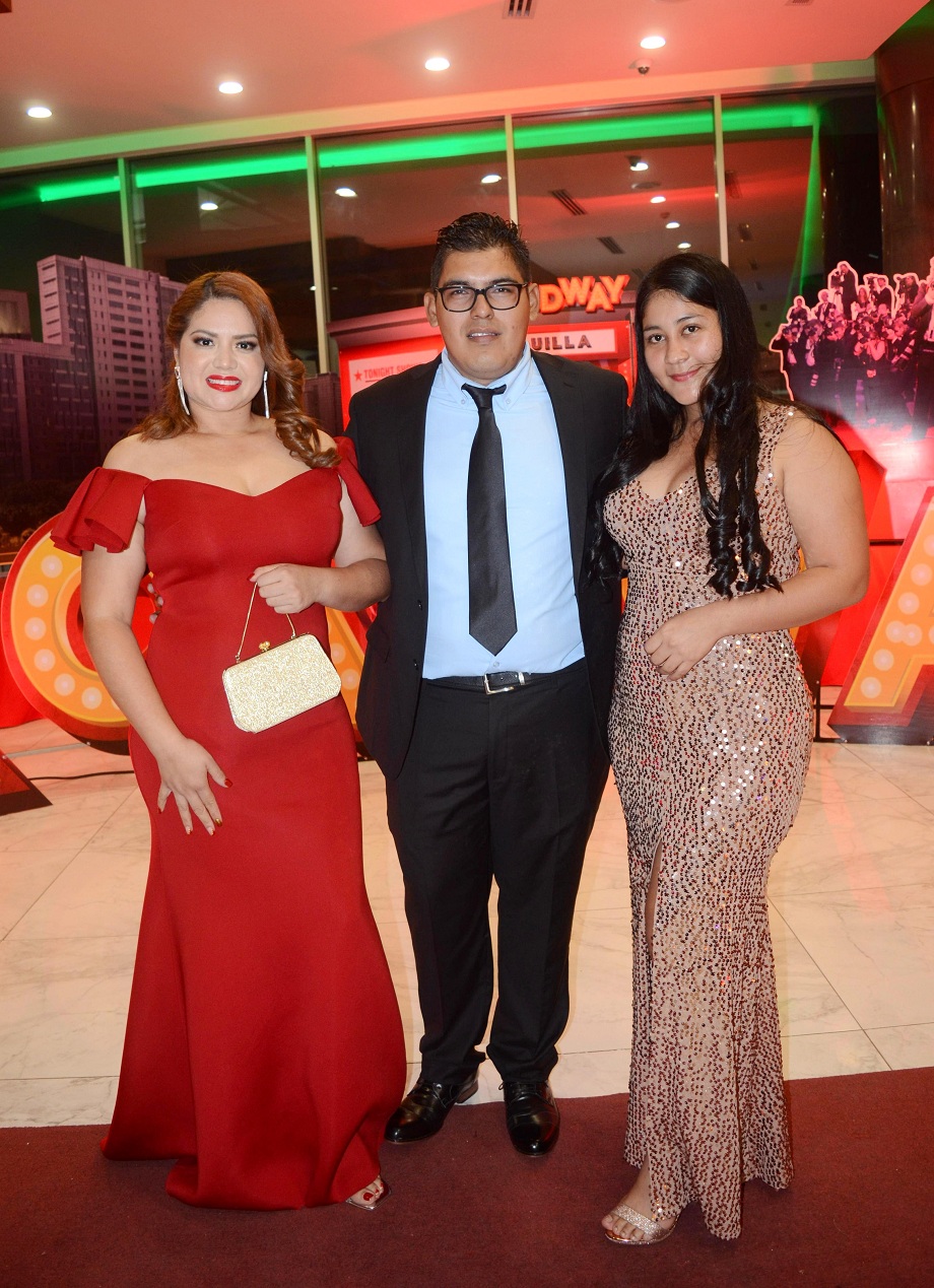 El glamur de Broadway engalanó la fiesta navideña de UTH y su corporativo de financieras