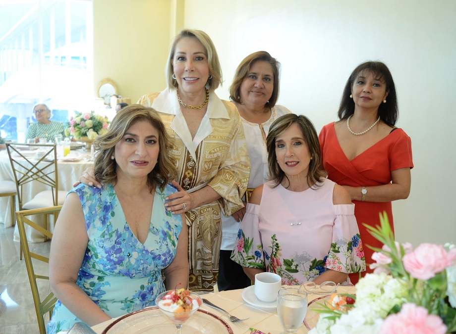 Delicado baby shower en honor a Carmen de Icaza