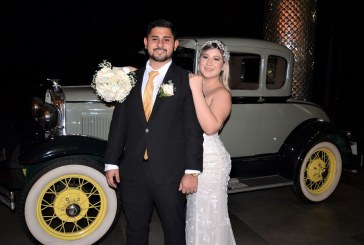 Felices y enamorados se unen en matrimonio Juan Carlos Henríquez y Laura Orellana