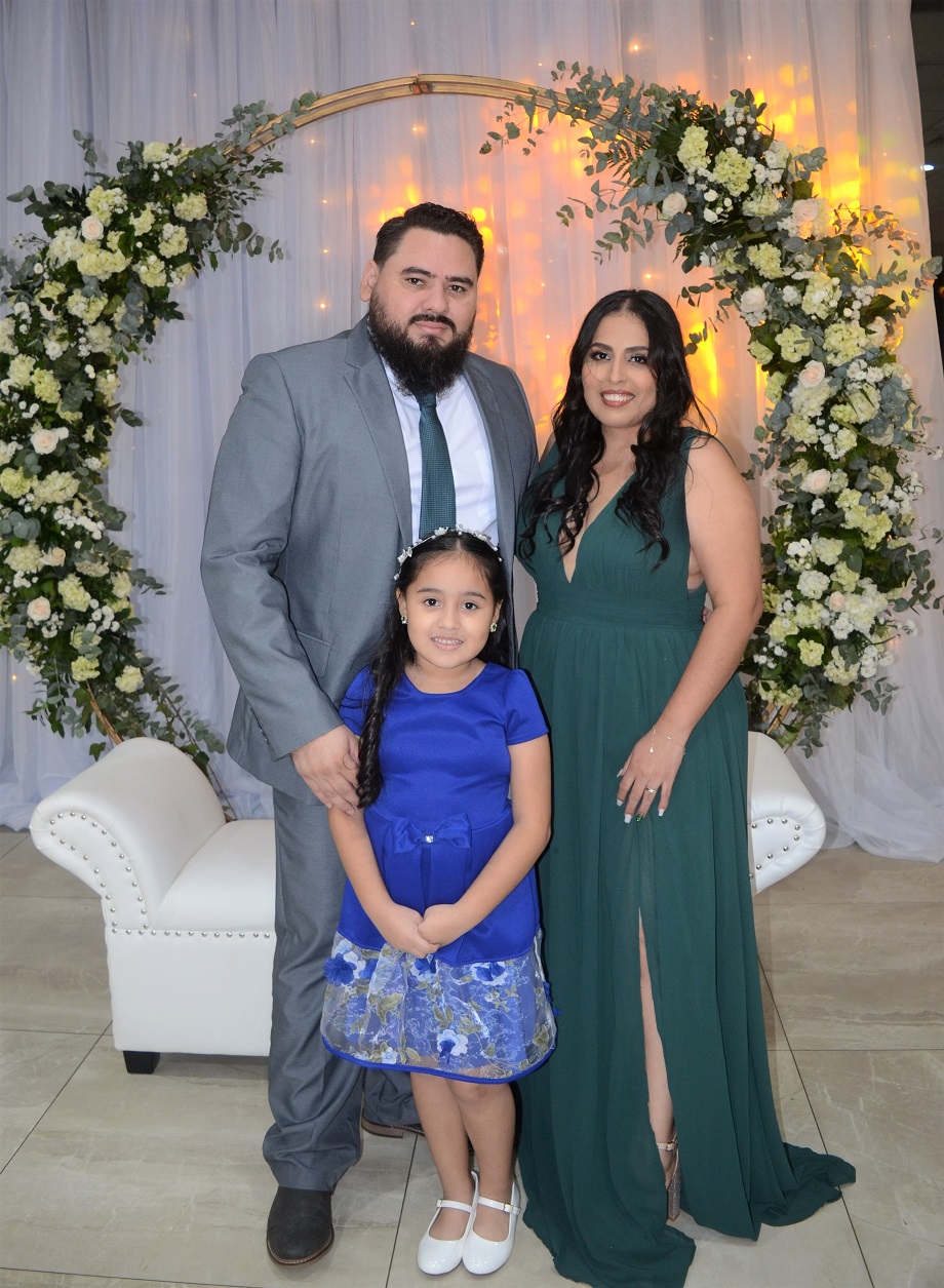 Felices y enamorados se unen en matrimonio Juan Carlos Henríquez y Laura Orellana
