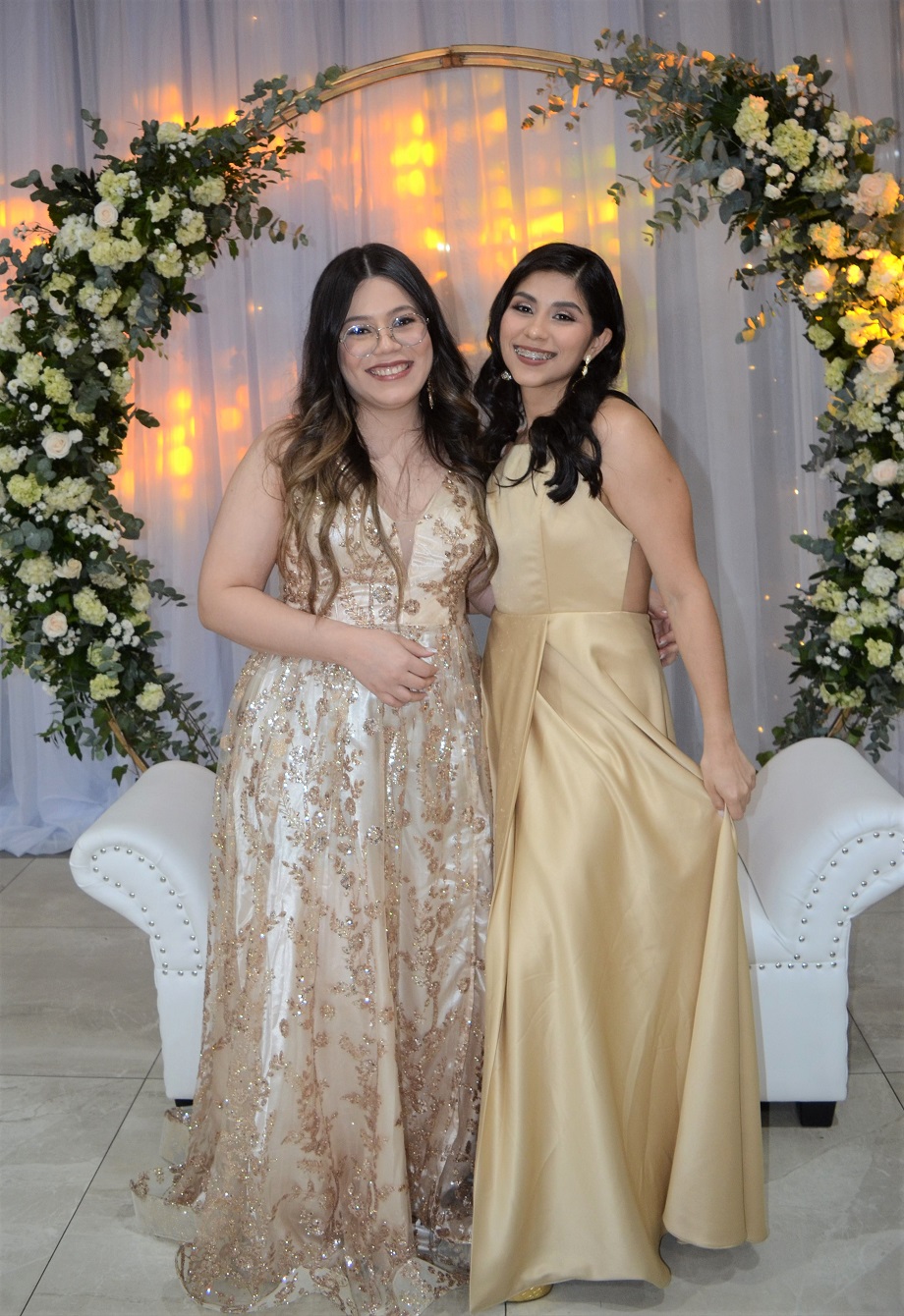 Felices y enamorados se unen en matrimonio Juan Carlos Henríquez y Laura Orellana