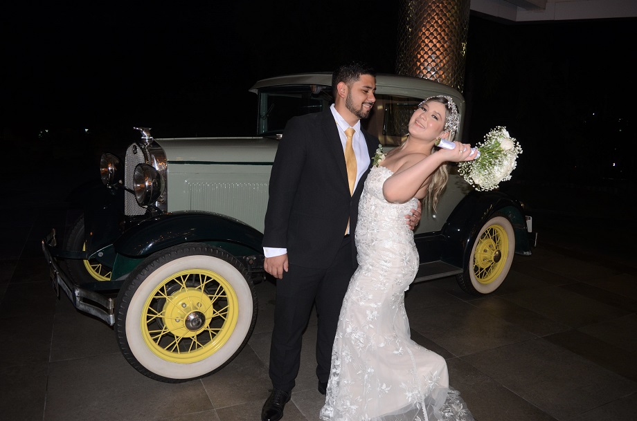 Felices y enamorados se unen en matrimonio Juan Carlos Henríquez y Laura Orellana
