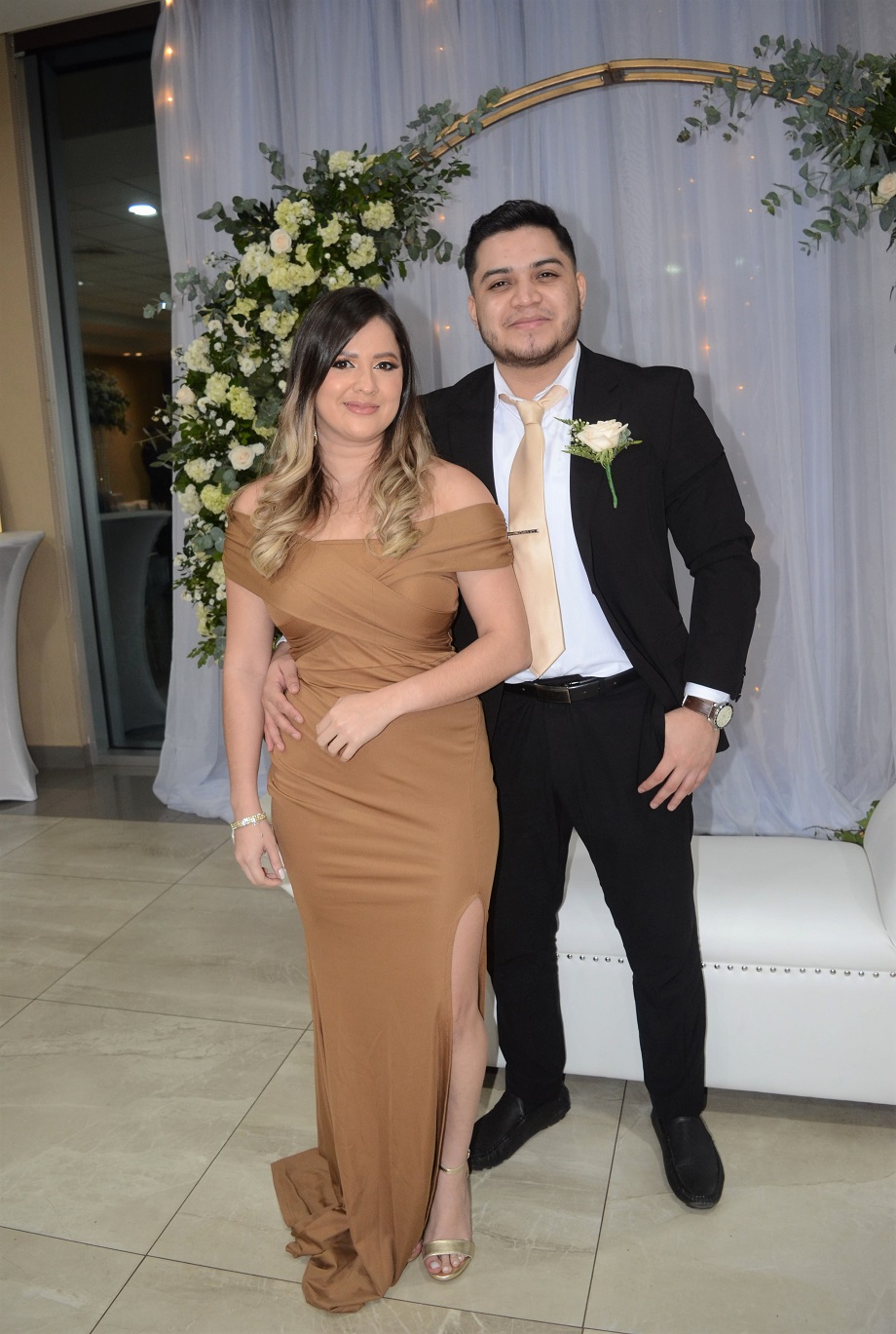 Felices y enamorados se unen en matrimonio Juan Carlos Henríquez y Laura Orellana