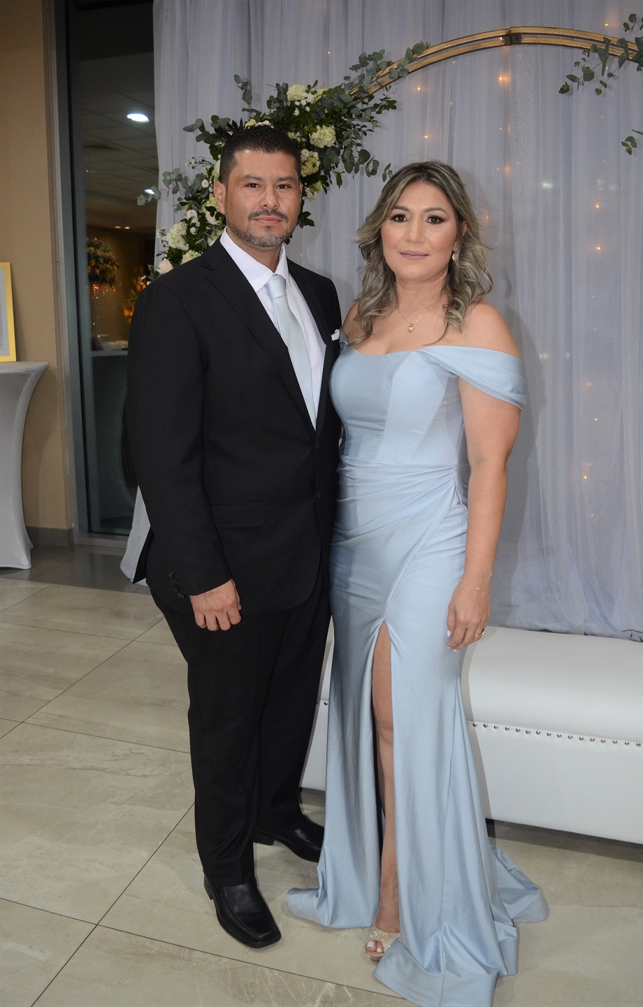 Felices y enamorados se unen en matrimonio Juan Carlos Henríquez y Laura Orellana