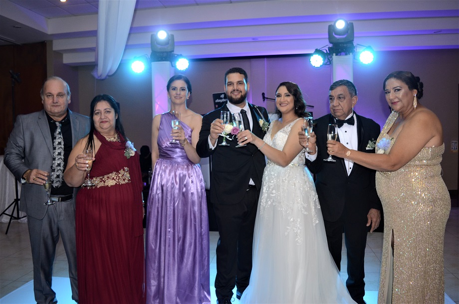 Oscar y Sonja Paz de Mejía 