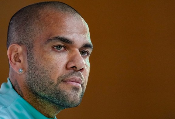 Detienen al futbolista Dani Alves por presunta agresión sexual