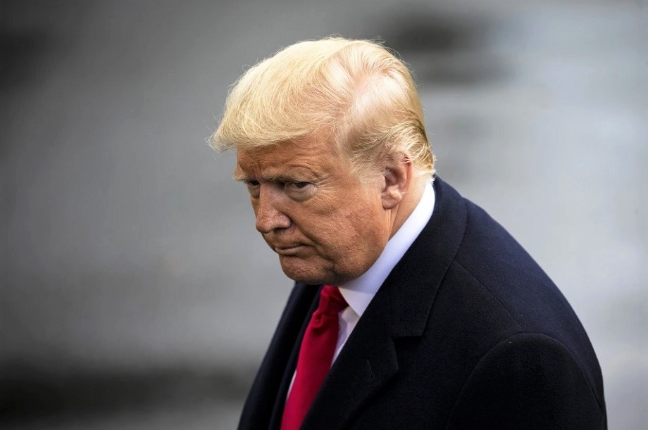 Multan a Trump y su abogada con casi un millón de dólares por demanda contra Hillary Clinton