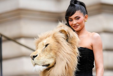 Kylie Jenner desata revuelo tras lucir una cabeza de león en la Semana de la Moda de París