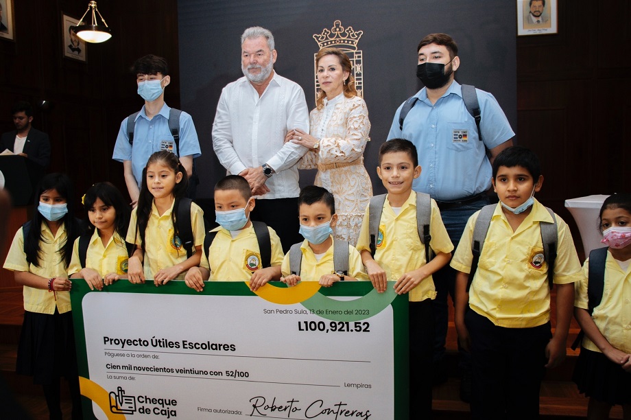 Al menos 15 mil escolares de 40 centros educativos públicos serán beneficiados con útiles escolares gratis en SPS