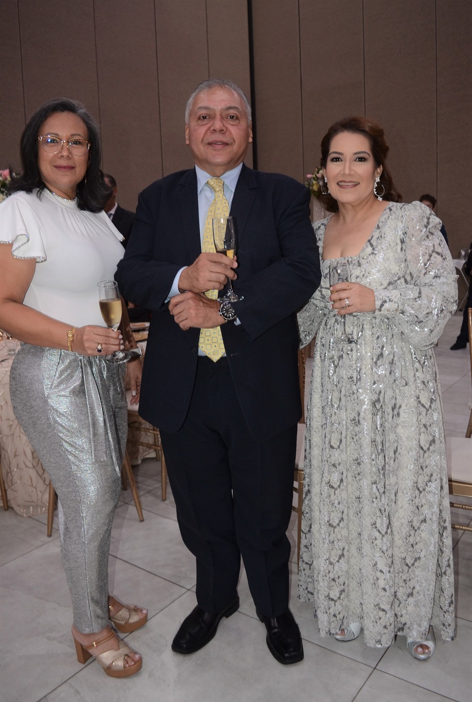Doble celebración de XV años para Geraldina y Evelyn Regalado
