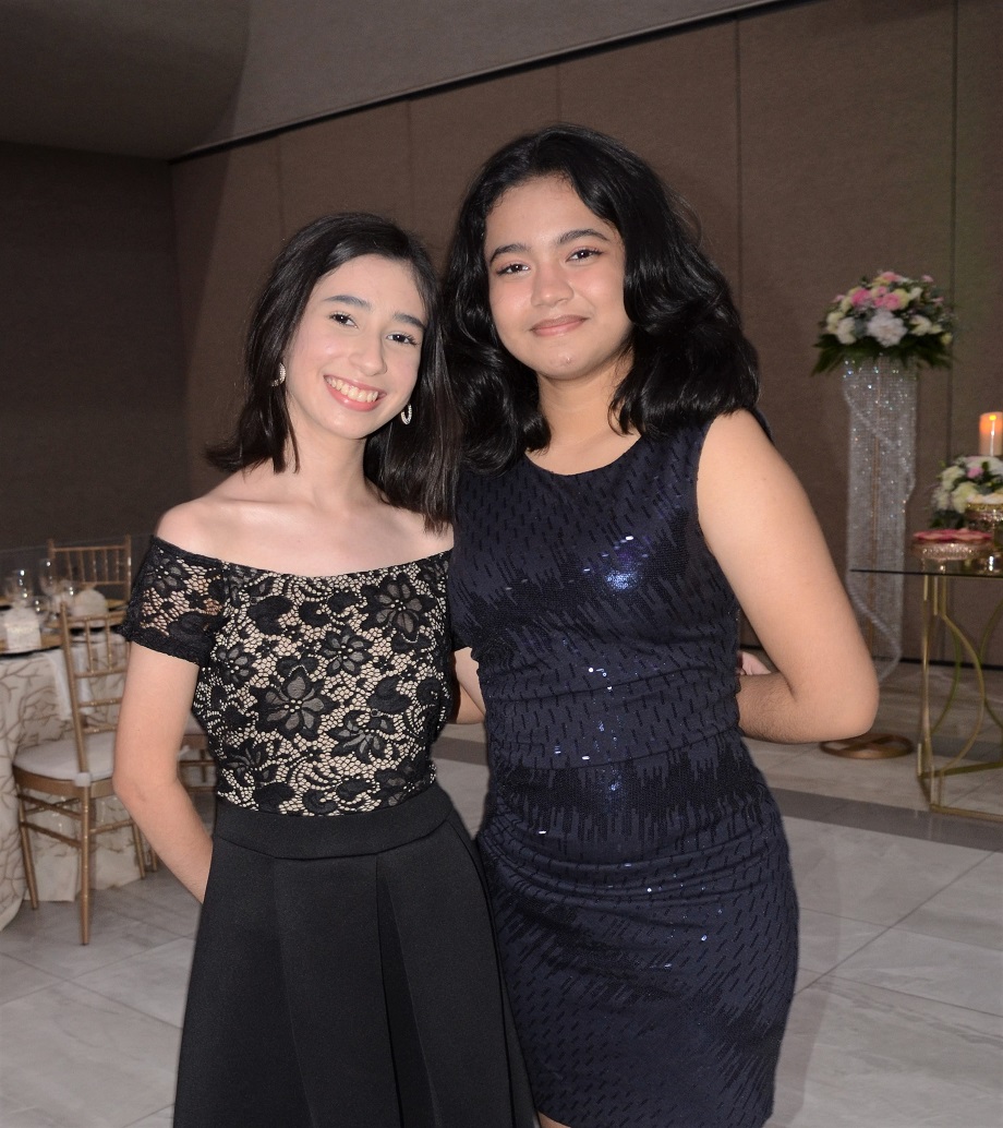 Doble celebración de XV años para Geraldina y Evelyn Regalado