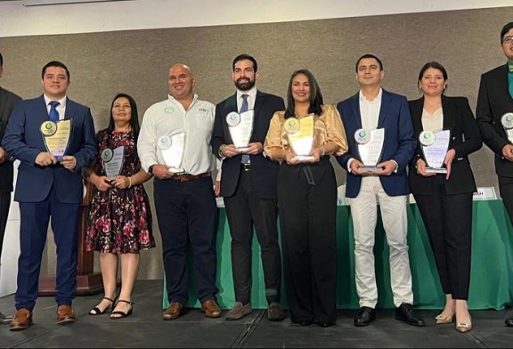 Distinguen a 9 empresas hondureñas con el galardón Bandera Ecológica-Cambio Climático