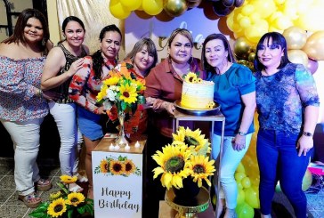 Celebrando el cumpleaños de Leslie Martínez Mancito