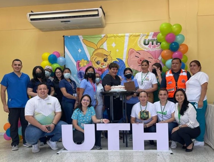 UTH festeja el mes del amor y la amistad llevando salud a la comunidad