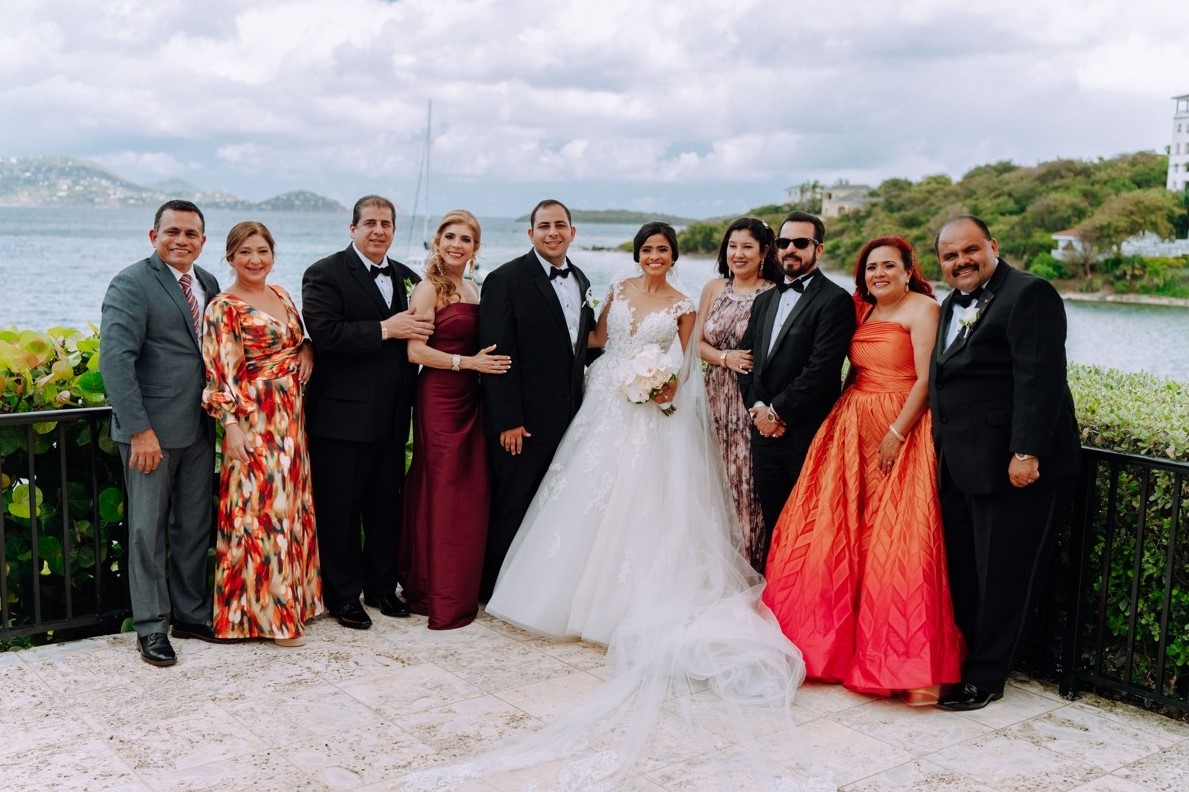 Víctor Bendeck y Brenda Palada celebran su boda a bordo de un crucero en el caribe