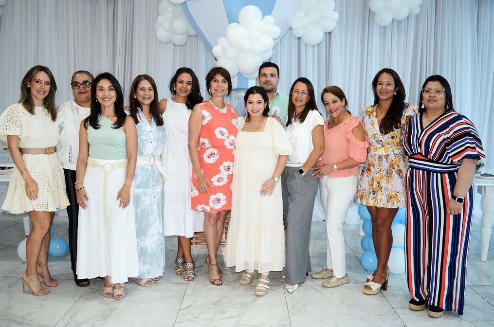 Un baby shower con mucho encanto en honor a Sadia Orellana de Martínez