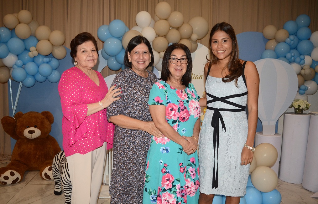 Globos aerostáticos y animalitos en el baby shower dedicado a Elena Flores-Gómez de Zelaya