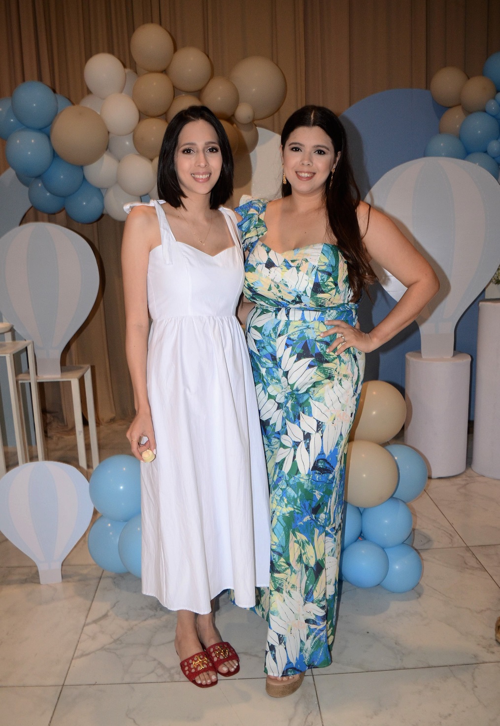 Globos aerostáticos y animalitos en el baby shower dedicado a Elena Flores-Gómez de Zelaya