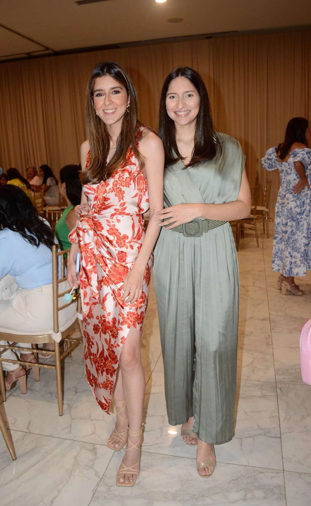Globos aerostáticos y animalitos en el baby shower dedicado a Elena Flores-Gómez de Zelaya