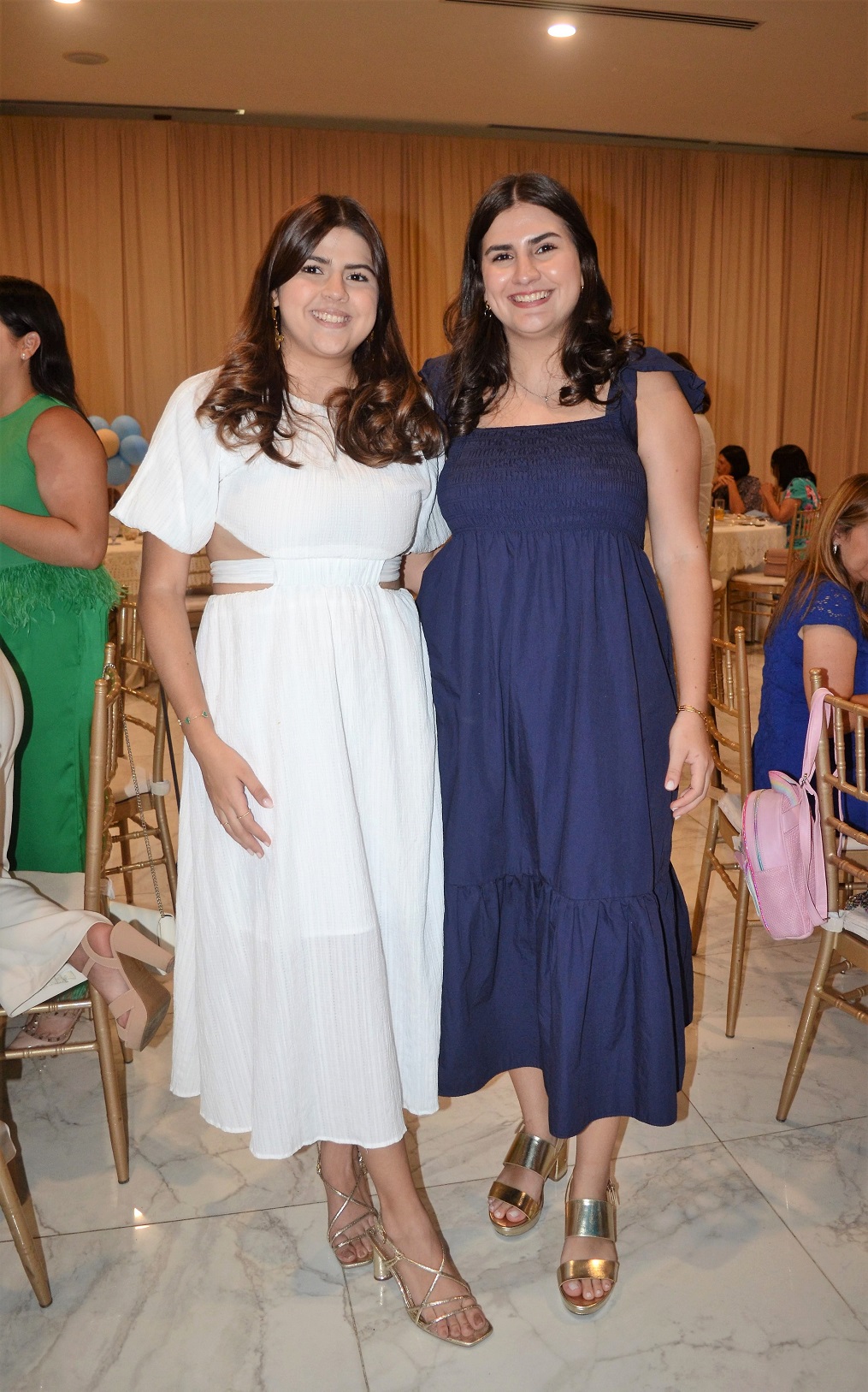Globos aerostáticos y animalitos en el baby shower dedicado a Elena Flores-Gómez de Zelaya