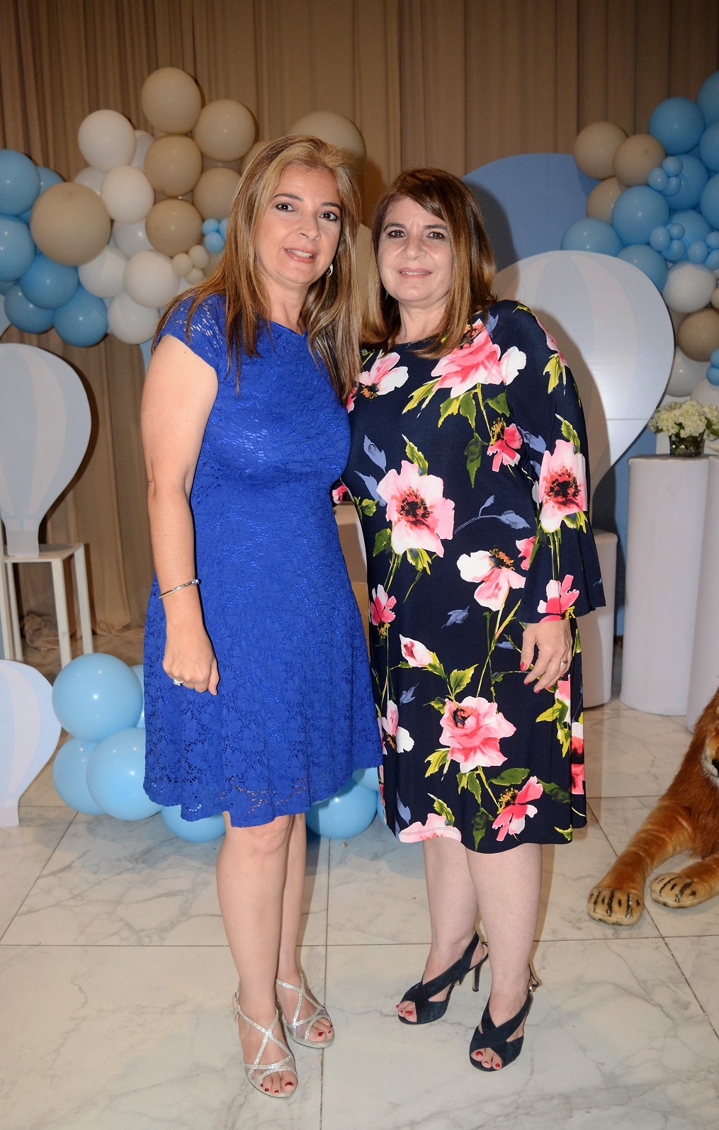 Globos aerostáticos y animalitos en el baby shower dedicado a Elena Flores-Gómez de Zelaya