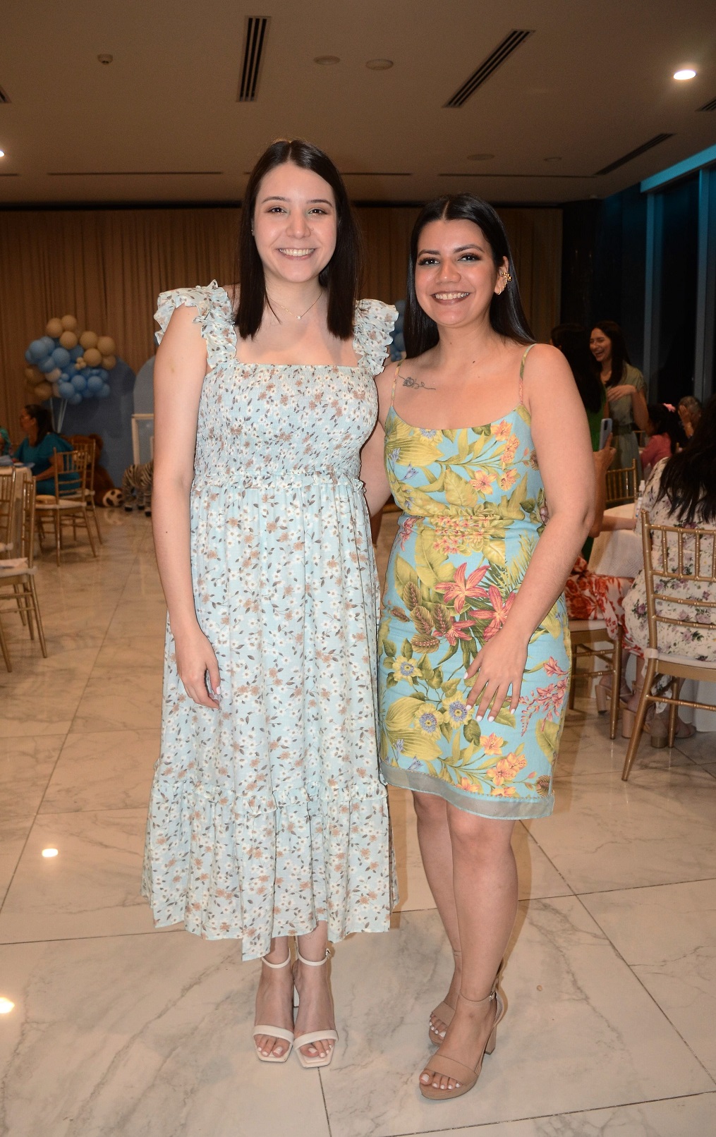Globos aerostáticos y animalitos en el baby shower dedicado a Elena Flores-Gómez de Zelaya