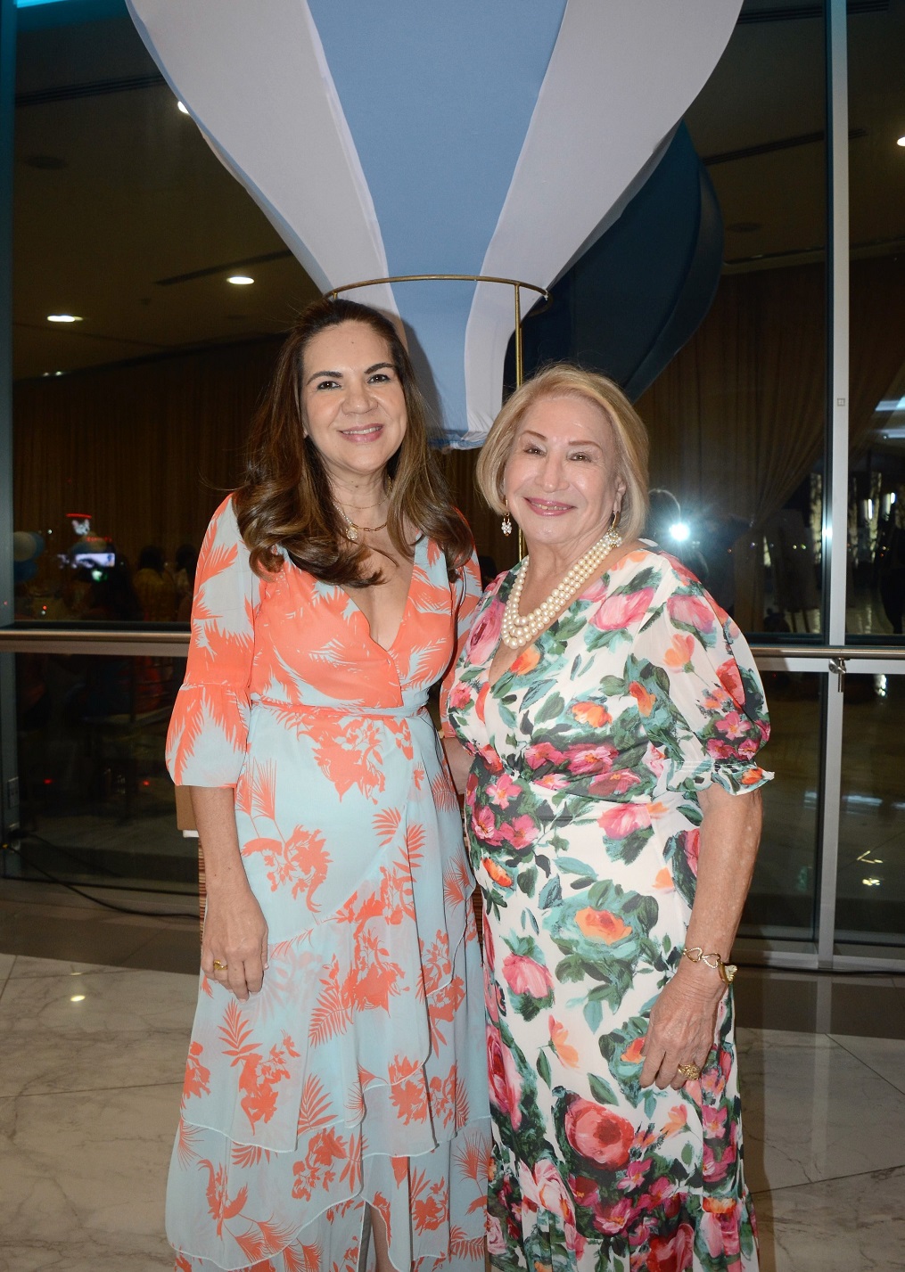 Globos aerostáticos y animalitos en el baby shower dedicado a Elena Flores-Gómez de Zelaya
