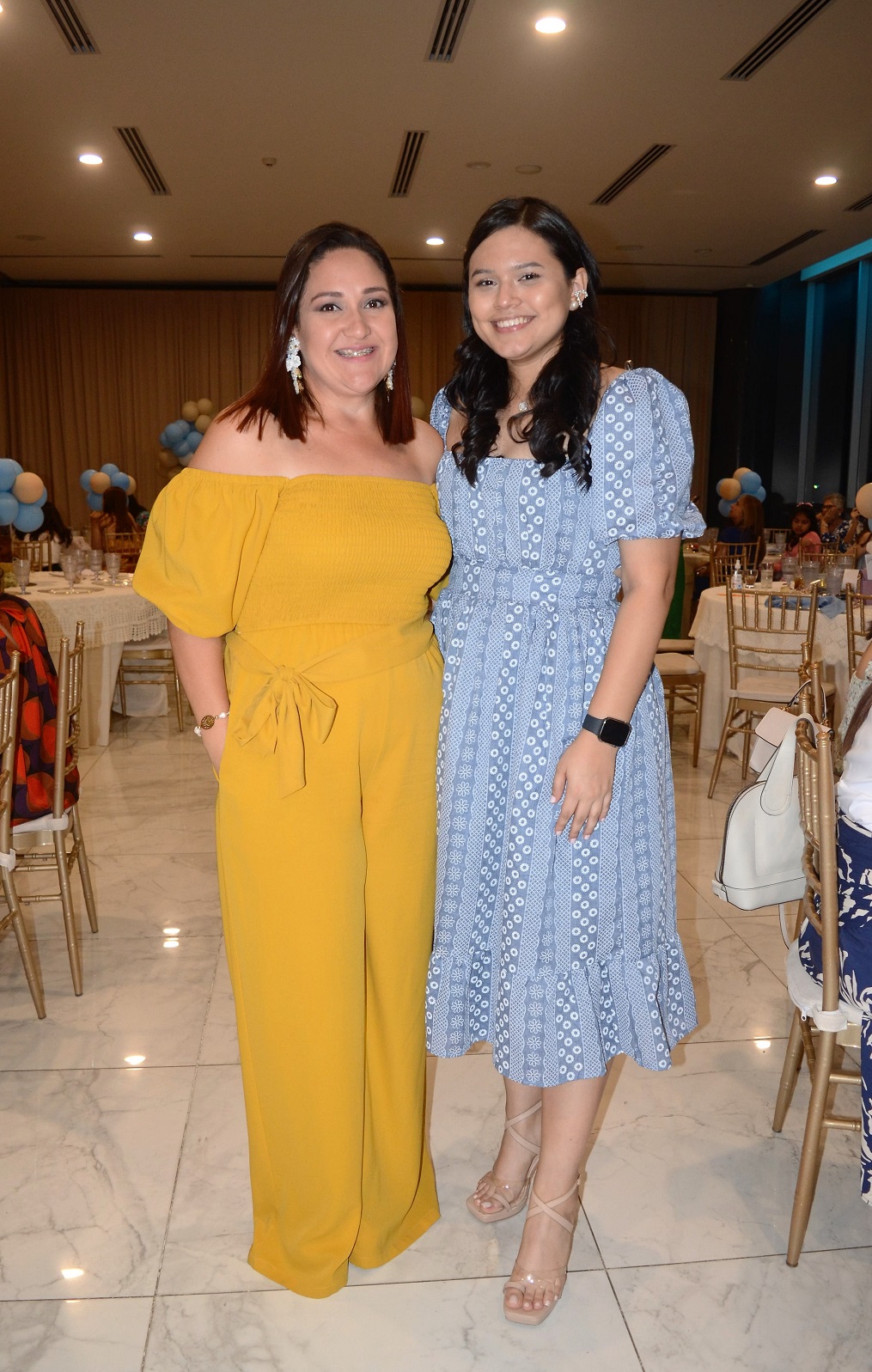 Globos aerostáticos y animalitos en el baby shower dedicado a Elena Flores-Gómez de Zelaya