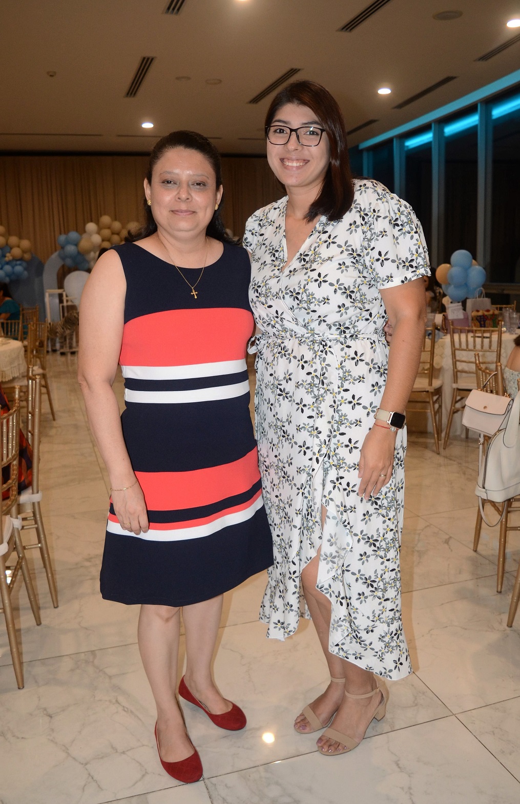 Globos aerostáticos y animalitos en el baby shower dedicado a Elena Flores-Gómez de Zelaya