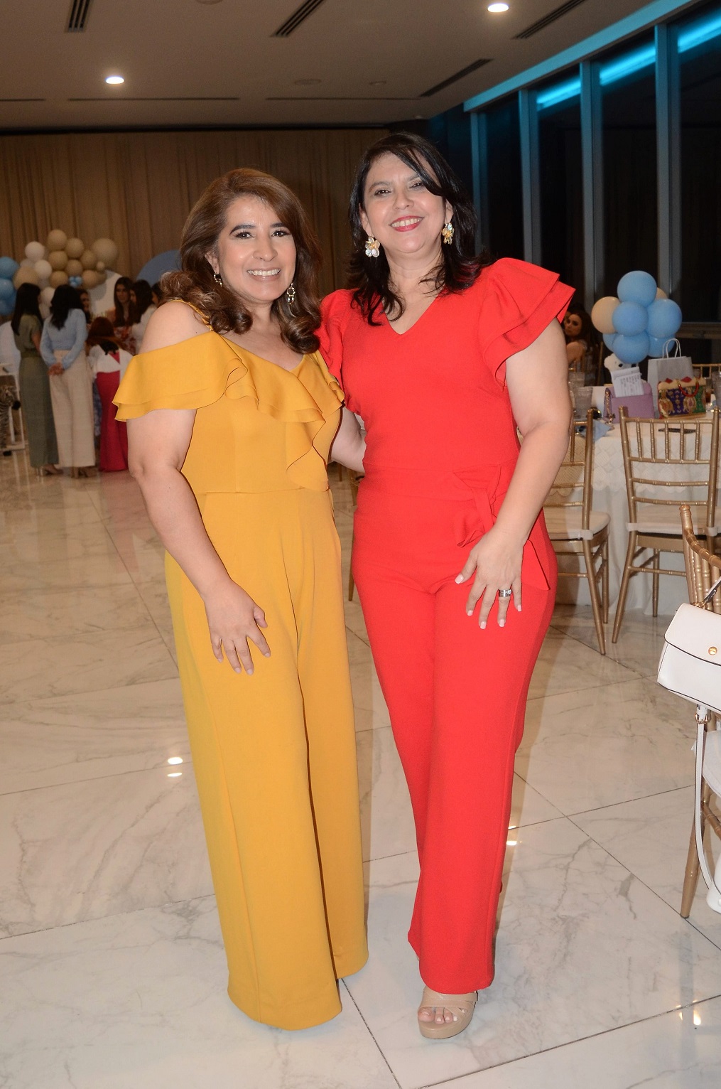 Globos aerostáticos y animalitos en el baby shower dedicado a Elena Flores-Gómez de Zelaya