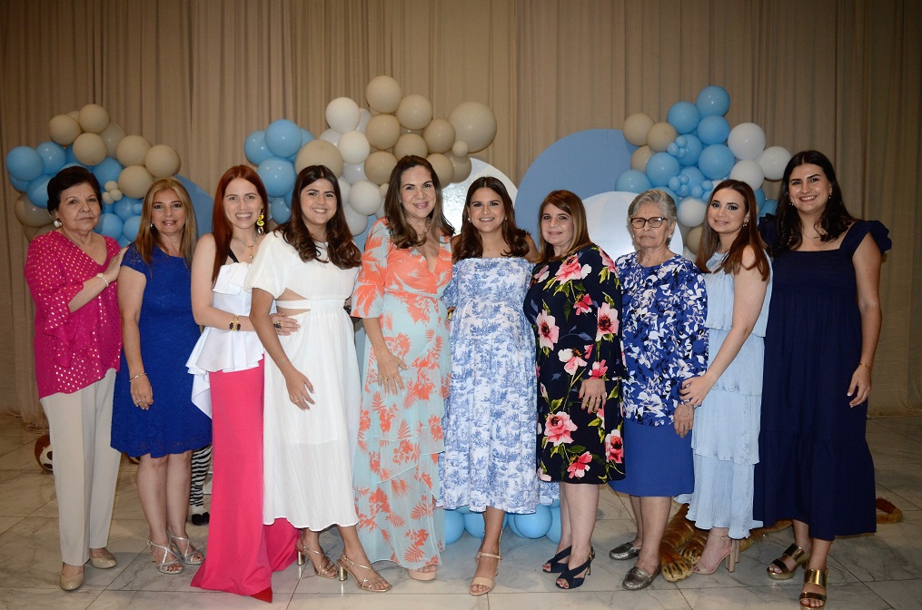Globos aerostáticos y animalitos en el baby shower dedicado a Elena Flores-Gómez de Zelaya
