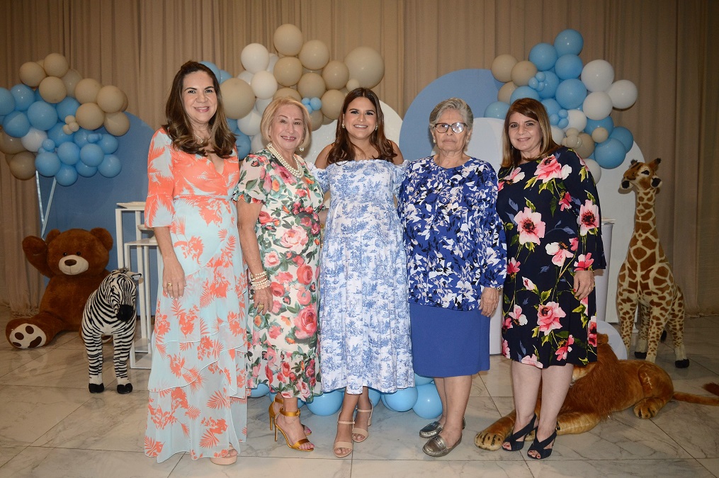 Globos aerostáticos y animalitos en el baby shower dedicado a Elena Flores-Gómez de Zelaya