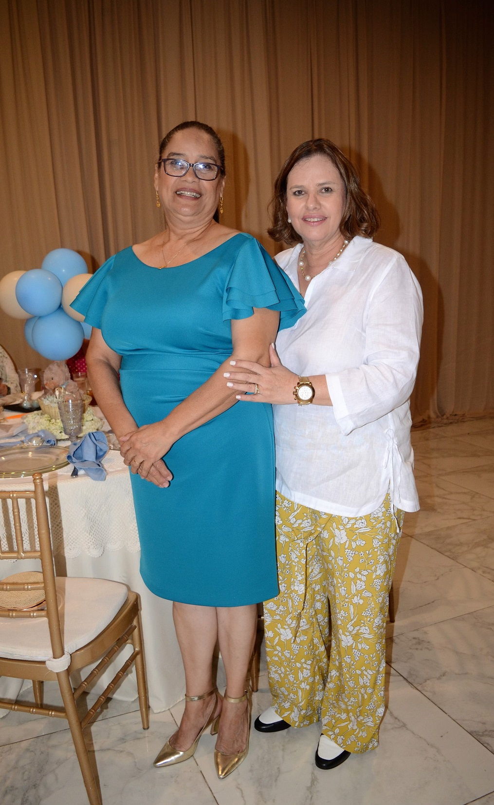 Globos aerostáticos y animalitos en el baby shower dedicado a Elena Flores-Gómez de Zelaya