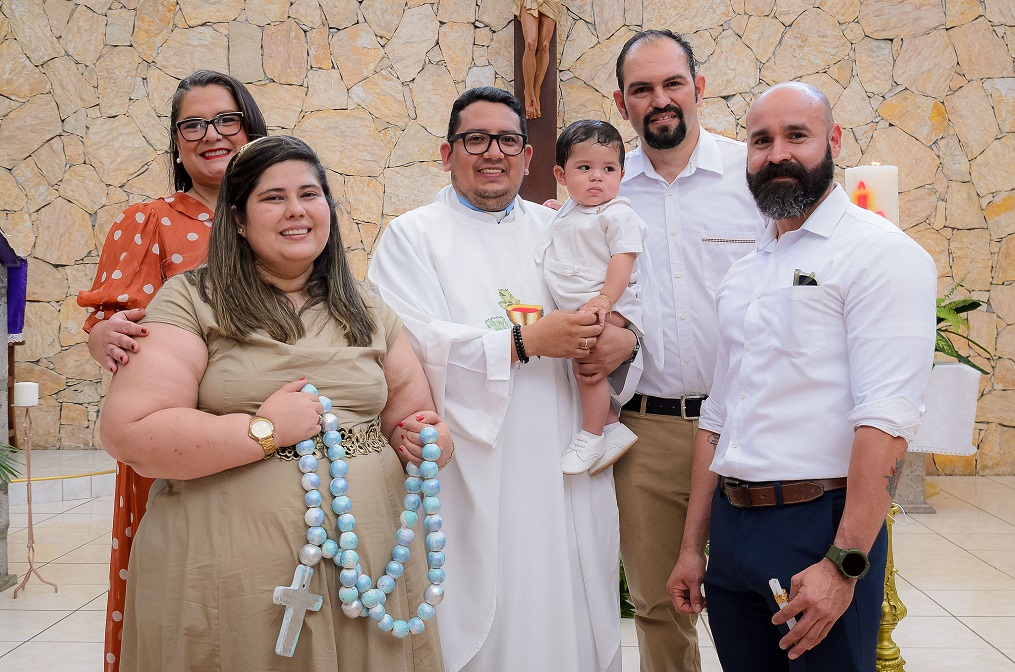 Celebran el bautizo del pequeño Jerónimo Andrés Zelaya
