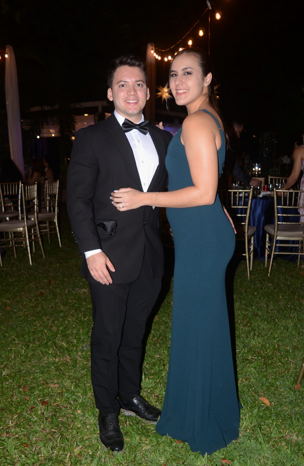 Bajo la luna y las estrellas se dan el “Sí acepto” Melanie Casanova y Daniel Vallecillo