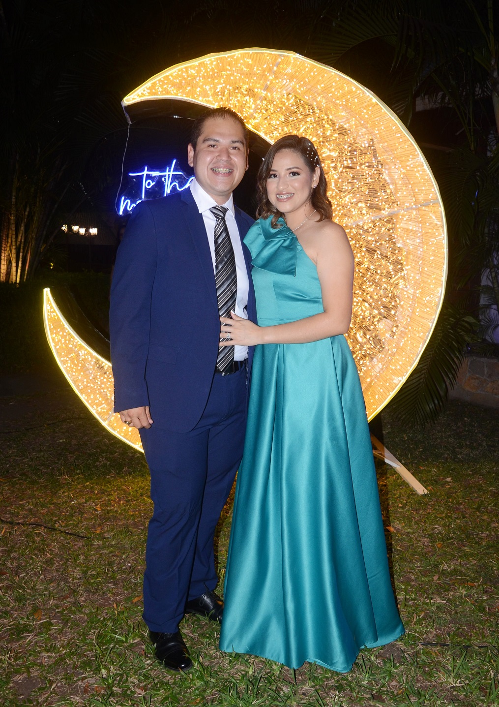Bajo la luna y las estrellas se dan el “Sí acepto” Melanie Casanova y Daniel Vallecillo