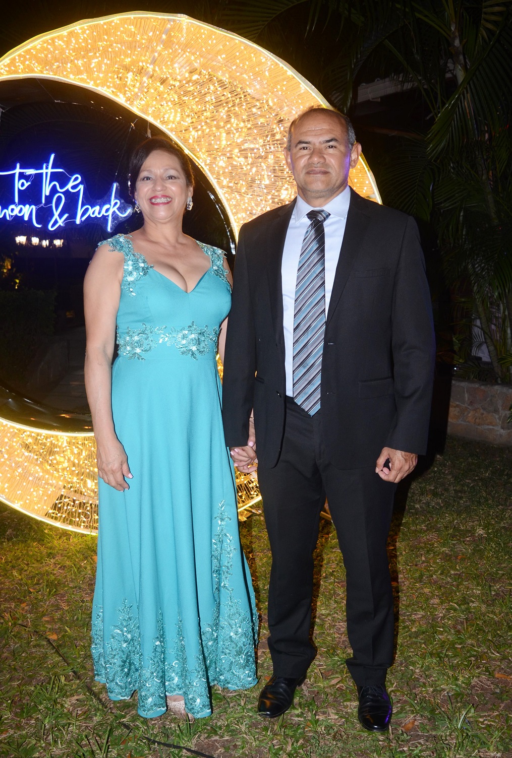 Bajo la luna y las estrellas se dan el “Sí acepto” Melanie Casanova y Daniel Vallecillo