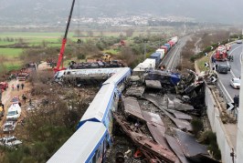 Colisión de dos trenes dejó decenas de muertos en Grecia