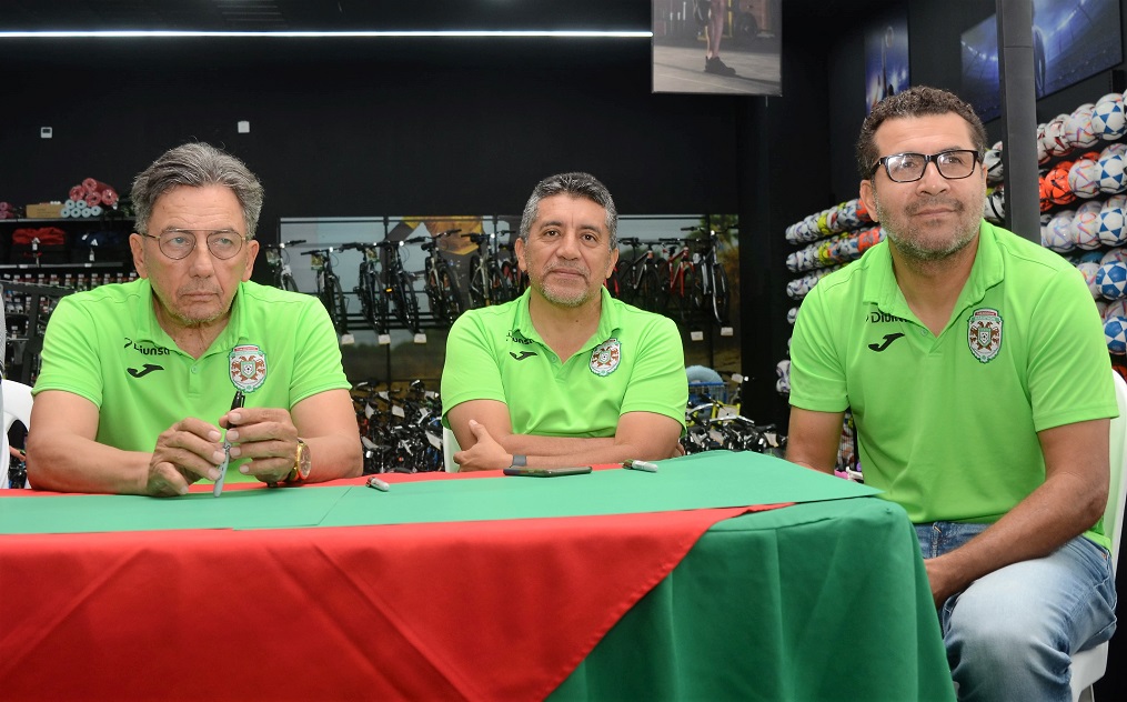 Afición verdolaga acude masivamente a firma de autógrafos en Diunsa Universal en San Pedro Sula