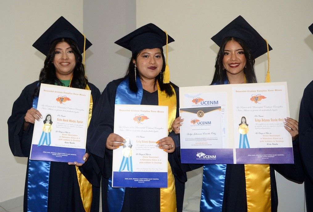 UCENM gradúa 106 nuevos profesionales de la Centésima quinta promoción 