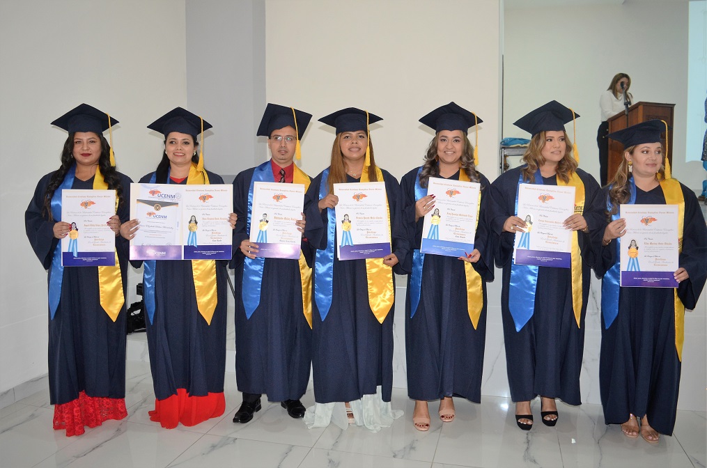 UCENM gradúa 106 nuevos profesionales de la Centésima quinta promoción 