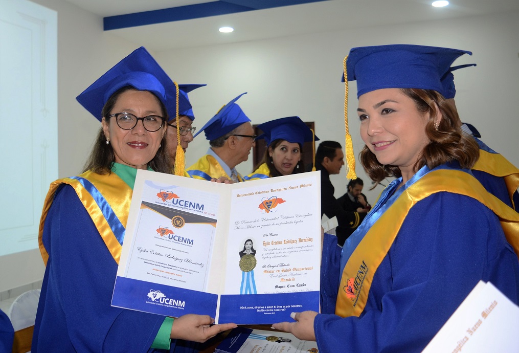 UCENM gradúa 106 nuevos profesionales de la Centésima quinta promoción 