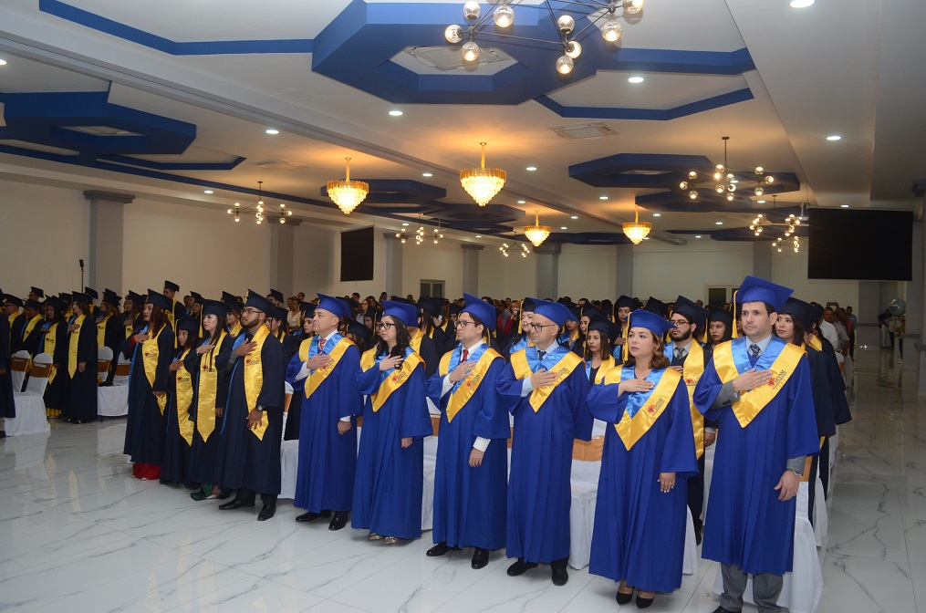 UCENM gradúa 106 nuevos profesionales de la Centésima quinta promoción 