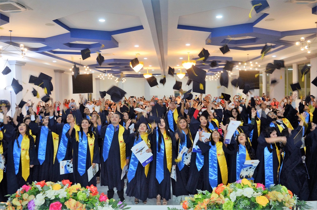UCENM gradúa 106 nuevos profesionales de la Centésima quinta promoción 