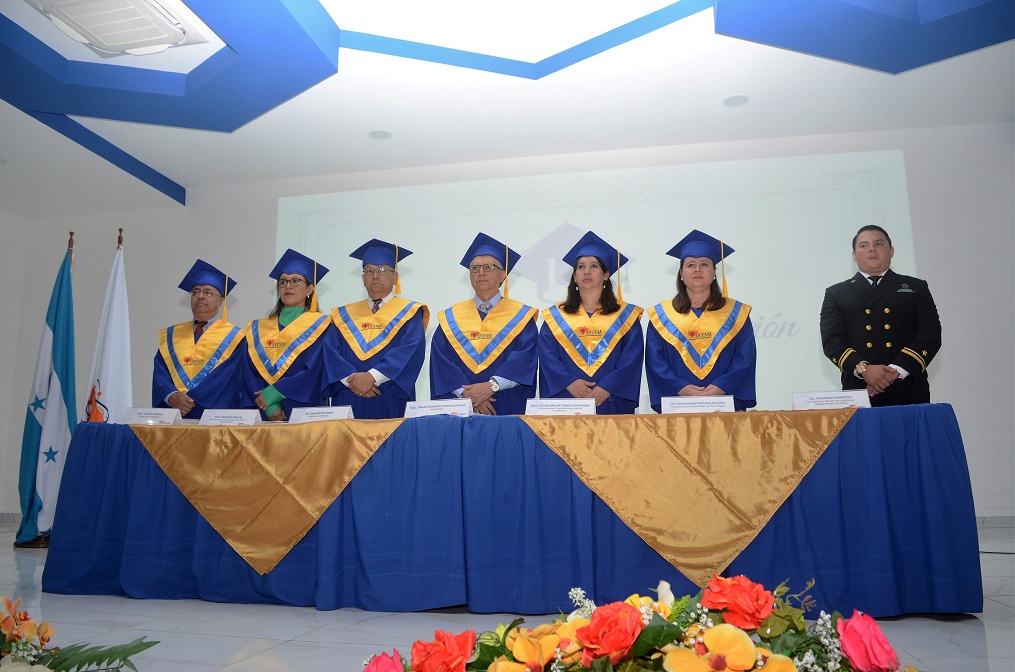 UCENM gradúa 106 nuevos profesionales de la Centésima quinta promoción 